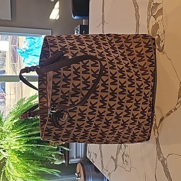 Michael kors purse - Picture 1 of 5